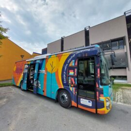 Razgledavanje bibliobusnih vozila iz Karlovca, Novog Mesta, Krškog i Ljubljane