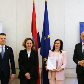Ugovor za novi bibliokombi