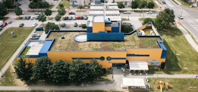 Knjižnica dobiva prvi biosolarni krov